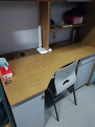 干净整洁的书桌